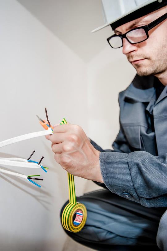 picture of a man working on electrical wiring Fort Worth TX